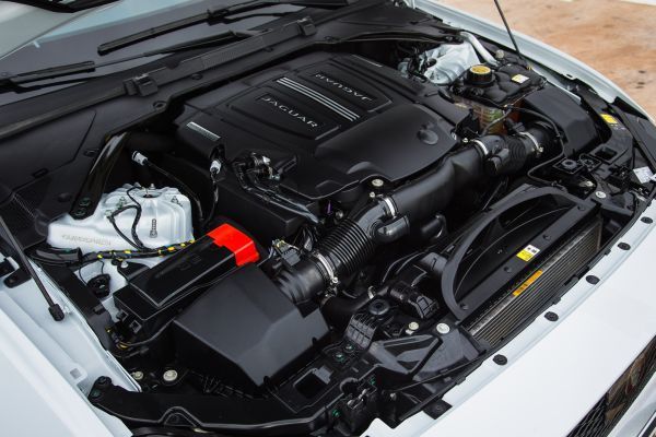 2016 - Jaguar XE Engine