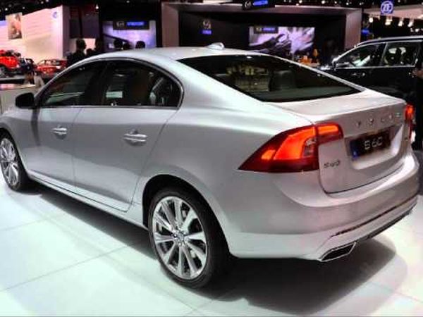 2016 Volvo S60 Inscription Rear and Side View 