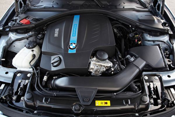 BMW Active Hybrid Sedan Engine 2015 