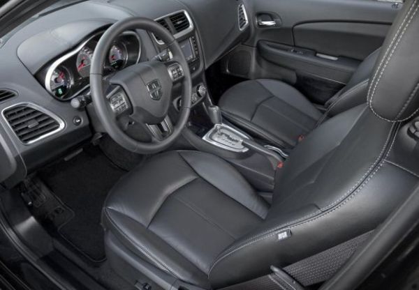 Dodge Avenger 2015  Interior