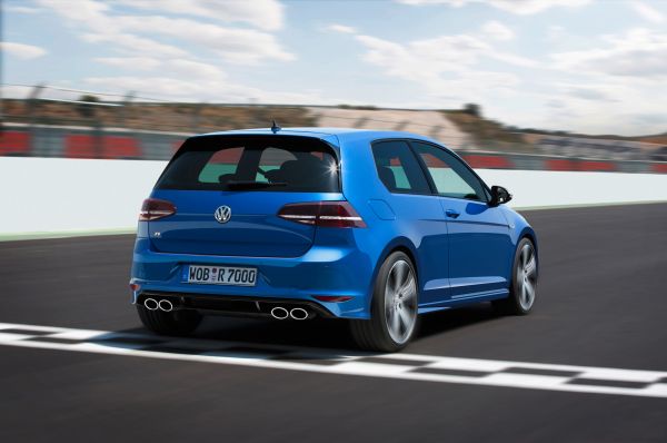 2015 Volkswagen Golf R Rear and Side View