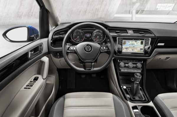 2015 - Volkswagen Touran Interior
