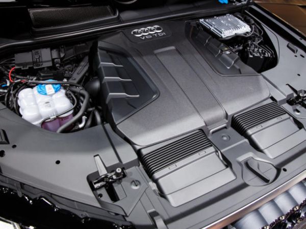 2016 - Audi Q7 Hybrid Engine