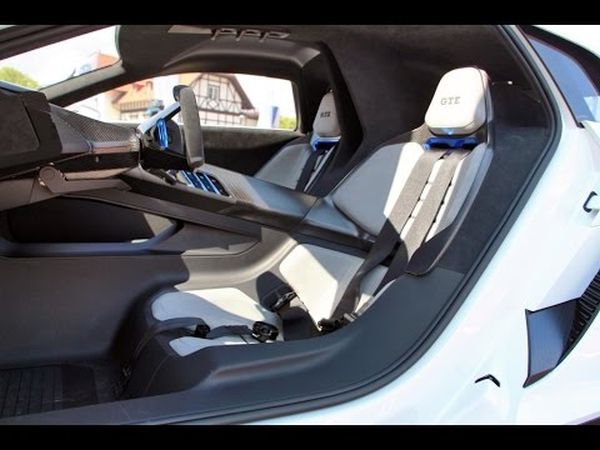 2016 Volkswagen Golf GTE Sport - Interior